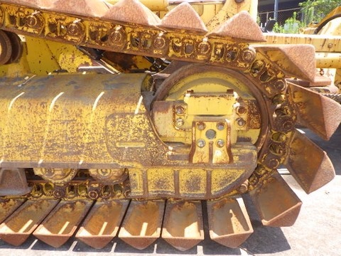 Máy ủi bánh xích hiệu komasu D51PX-22-11057