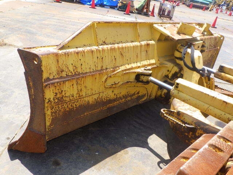 Máy ủi bánh xích hiệu komasu D51PX-22-11057