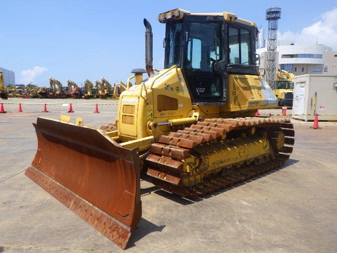 Máy ủi bánh xích hiệu komasu D51PX-22-11057