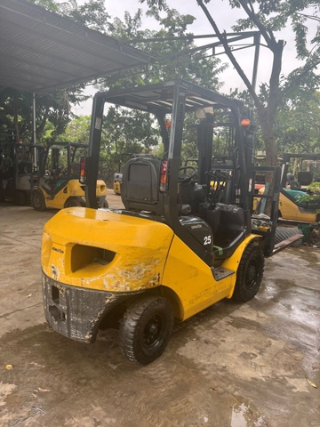 Komatsu FD25C-17-301865 giá chỉ 325 tr với chức năng gật gù số sàn