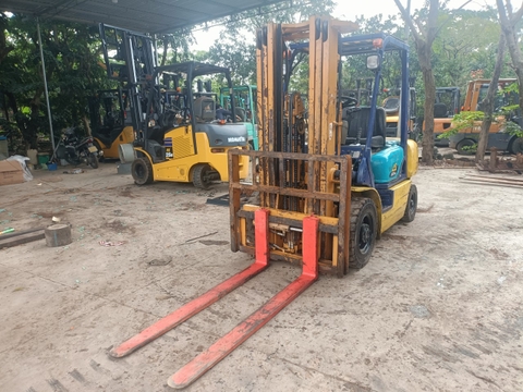 Komatsu FD25T-14-553850 chui công dịch giá 3 tầng
