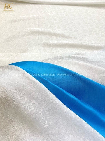 VẢI LỤA SATIN TƠ TẰM HOA CÚC MÀU TRẮNG VÀ VẢI SATIN TRƠN 70% TƠ TẰM