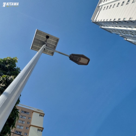 KITAWA lắp đặt đèn phi thuyền năng lượng mặt trời 300W tại lối đi chung cư