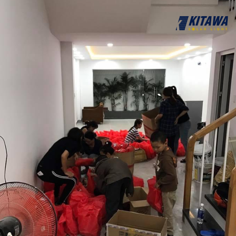Kitawa tổ chức phát quà cho người vô gia cư ở TP.HCM