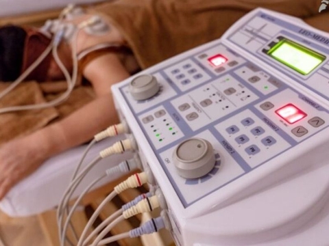 Các loại máy điện xung được ứng dụng phổ biến trong điều trị bệnh lý xương khớp