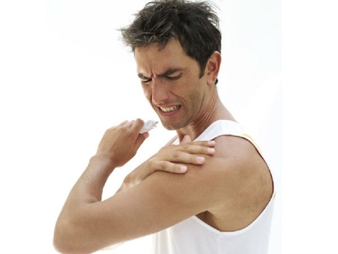 5 động tác vật lý trị liệu giúp giảm đau khớp vai hiệu quả