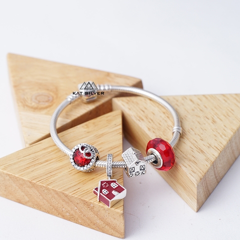 Nổi bật với phong cách của chính bạn nhờ charm chủ đề sở thích