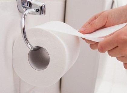 Không bỏ giấy vào bồn cầu, nên hay không nên?