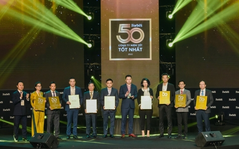 CÚP ĐỘC QUYỀN GÓP SỨC CÙNG 𝐓𝐀̣𝐏 𝐂𝐇𝐈́ 𝐅𝐎𝐑𝐁𝐄𝐒 VINH DANH 50 CÔNG TY NIÊM YẾT TỐT NHẤT 2022- NHỮNG NỖ LỰC XỨNG ĐÁNG