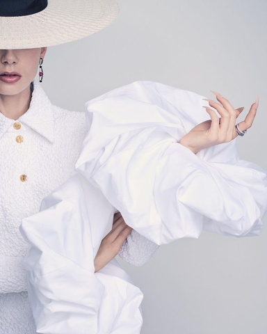 Sự cầu kỳ ấn tượng đến từ Schiaparelli Haute Couture!