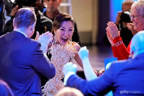 Dương Tử Quỳnh lại làm nên lịch sử khi trở thành 'ảnh hậu' Châu Á đầu tiên tại SAG Awards 2023