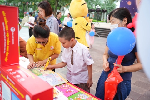 Tân Việt Books đồng hành cùng các em nhỏ đón Tết Trung thu