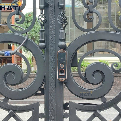 Khóa vân tay Hubert cửa cổng CC13 TITAN EU