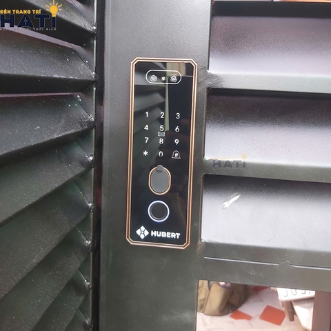 Khóa vân tay Hubert cửa cổng CC15 TITAN EU