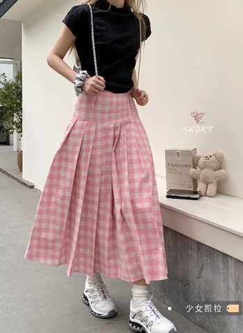Chân váy kẻ hồng xếp li dáng dài phong cách Hàn Quốc hiện đại dễ mix đồ bán chạy D156240