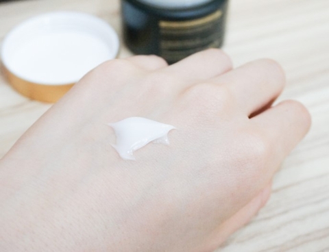 Kem Dưỡng Ẩm Trẻ Hóa Da PEKAH REBIRTH CREAM