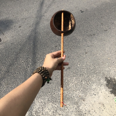 Gáo Múc Nước Cán Dài - Gáo Dừa Múc Nước mộc mạc