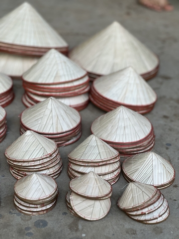 Nón lá Huế trang trí deco phong cách đồng quê -  Nón lá biểu diễn văn nghệ nhiều kích thước