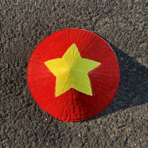 Nón lá Huế vẽ trang trí decor phong cách đồng quê -  Nón lá biểu diễn văn nghệ nhiều kích thước