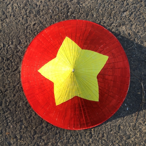 Nón lá Huế vẽ trang trí decor phong cách đồng quê -  Nón lá biểu diễn văn nghệ nhiều kích thước