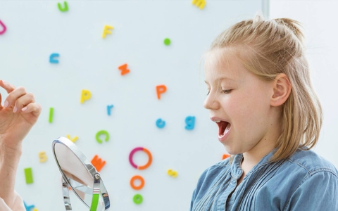 Nói ngọng: Nguyên nhân, dấu hiệu và cách khắc phục hiệu quả cho cả trẻ em và người lớn