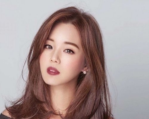 Top 5 màu tóc nâu hạt dẻ hot nhất 2021