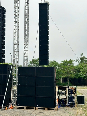 Dàn Line array Lx acoustic biểu diễn Demo tại Plase Show Hà Nội 2024