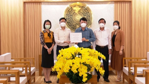 UBND Huyện Thanh Thủy tiếp nhận trang phục phòng, chống dịch Covid -19 đặc chủng