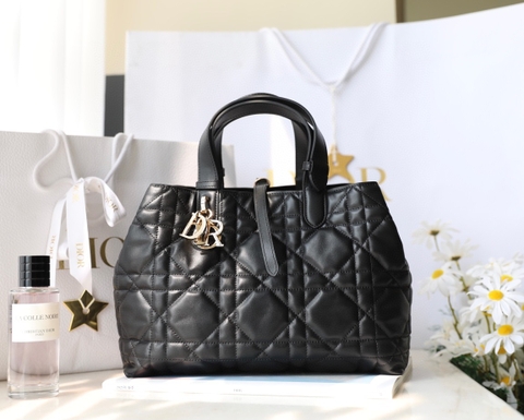DIOR MEDIUM DIOR TOUJOURS BAG Nlack Macro cannage Calfskin M2821OSHJ