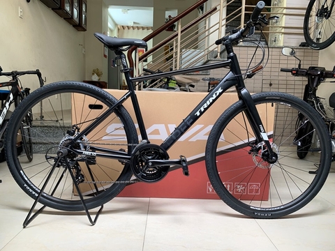 Xe đạp thể thao touring TRINX 2023 (THẮNG ĐĨA CƠ), Group Shimano 21 tốc độ. Hàng nhập khẩu nguyên chiếc, mới 100%. Màu Đen