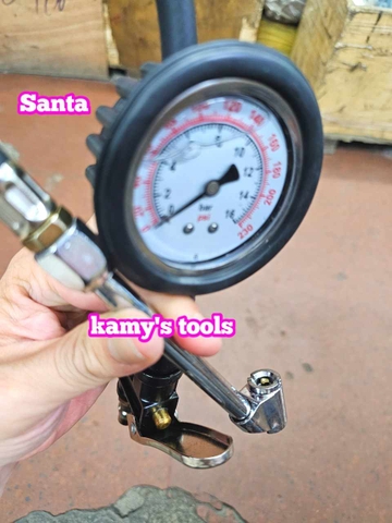 Tay bơm lốp có đồng hồ đo áp suất xe ô tô dạng thẳng Santa TBOM-T, vòi bơm lốp đầu xe máy ô tô xe tải