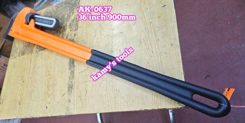 AK-0637 Mỏ lết răng cán bọc nhựa Asaki 36 inch 900mm kẹp ống tối đa 85mm