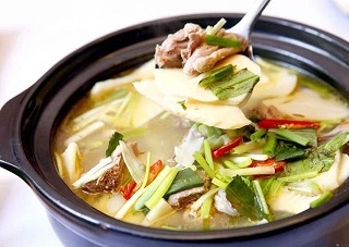 GÀ RI NẤU MĂNG