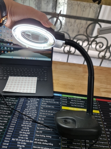 Kính lúp để bàn có đèn 13cm