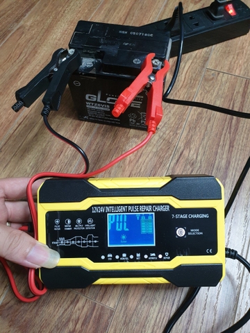 Sạc ắc quy tự động 12V - 24V khử sunfat và phục hồi bình