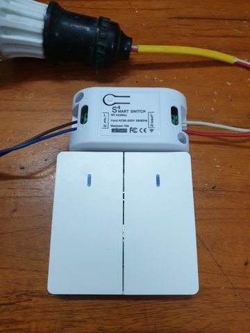 Mặt 2 công tắc điều khiển từ xa dán tường