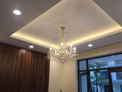CHẤT LIỆU KIM LOẠI ĐÈN CHÙM TRANG TRÍ PHÒNG KHÁCH CHÂU ÂU