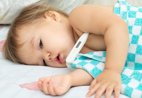 Đề phòng các bệnh trẻ hay mắc vào mùa mưa