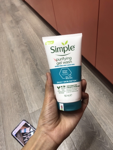 Sữa Rửa Mặt Ít Bọt Simple Daily Skin Detox