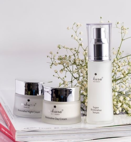 Cách Dưỡng ẩm cho da mùa đông với bộ kem dưỡng ẩm trắng da phục hồi Sakura Restorative Nhật Bản