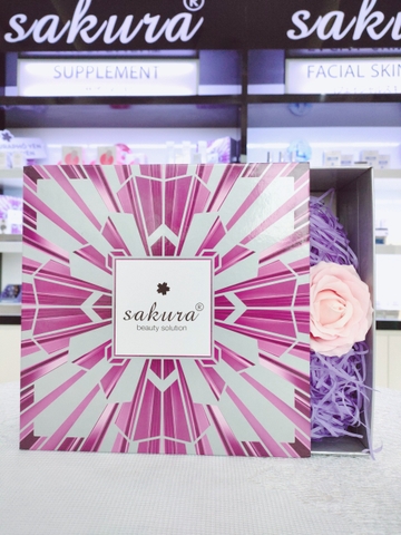 SET QUÀ TẶNG 8/3 - COMBO KEM CHỐNG NẮNG VẬT LÝ SAKURA 60gr + SON DƯỠNG MÔI KHÓA MÀU COLLAGEN SAKURA YUMIES (MÀU TÙY CHỌN)