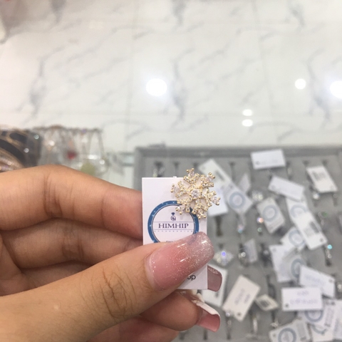 Pin cài cúc hoa tuyết 6 cánh phale nam nữ cao cấp 1.8 cm