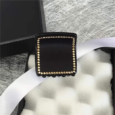 Kẹp Càng Cua HimHip Composite Viền Đá Mặt Vuông Basic Nhẹ Nhàng 8 Răng 4x4cm