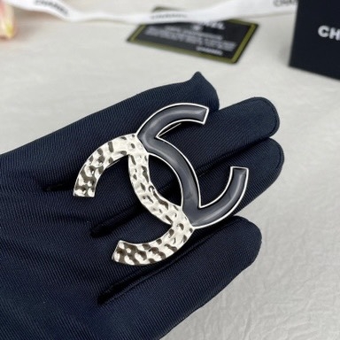 Trâm, Ghim Cài Áo Chanel Trắng Đen Sang Trọng 3.5*5cm