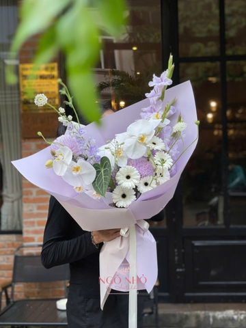 Bó Hoa Lay Ơn Tím Nhạt Mix Lan Hồ Điệp