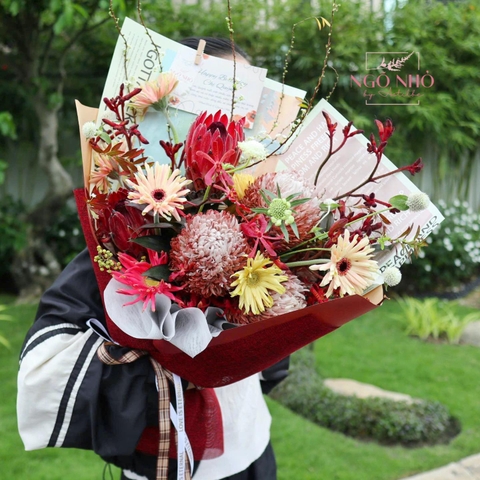 Bó hoa tông đỏ thảo đường san hô mix cúc mẫu đơn