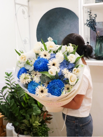 Bó Hoa Tone Trắng & Xanh Dương 180
