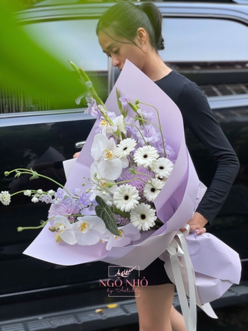 Bó Hoa Lay Ơn Tím Nhạt Mix Lan Hồ Điệp