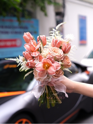 Hoa Cưới Nhập Khẩu 220 | Tulip Hà Lan & Astilbe
