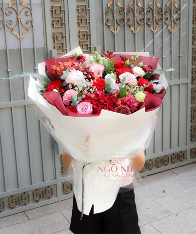 Bó Hoa Tone Đỏ 053 - Giấy Trắng